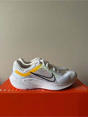 Nike Quest 5 PRM White Smoke Grey DO9473-100 Women’s Size 11.5